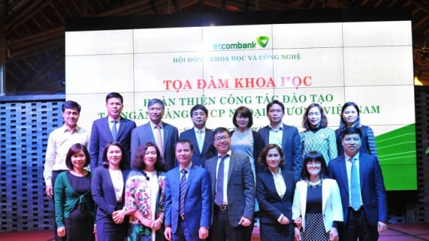 Vietcombank tổ chức tọa đàm khoa học “Hoàn thiện công tác đào tạo tại Ngân hàng TMCP Ngoại thương Việt Nam”
